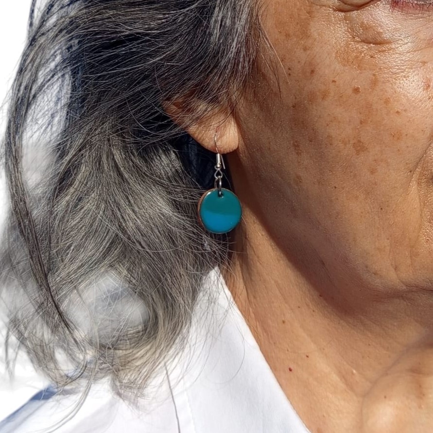 Pendientes pequeños redondos verde esmeralda y azul