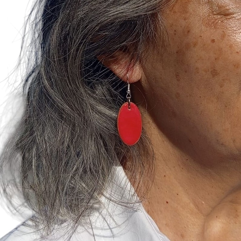 Pendientes ovalados rojos